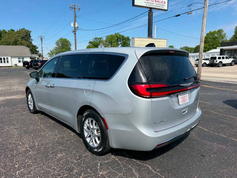 2024 Chrysler Pacifica Touring L