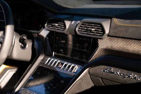 2024 Lamborghini Urus Performante