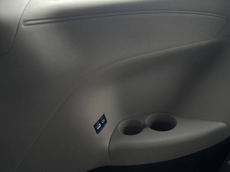 2024 Toyota Sienna LE 8-Passenger