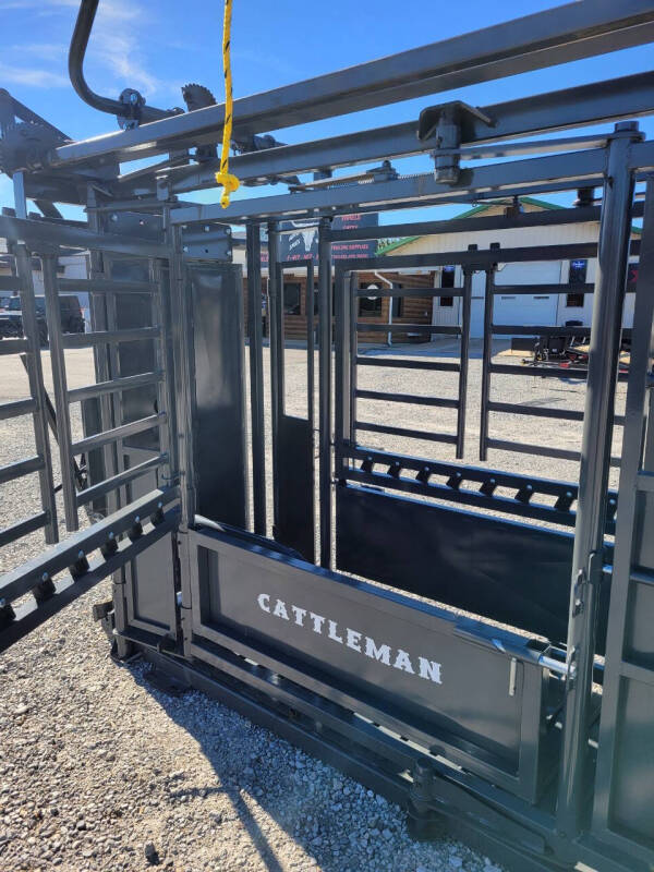 2025 Cattleman Manual w/Solid Floor