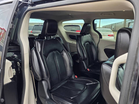 2023 Chrysler Pacifica Plug-In Hybrid Touring L