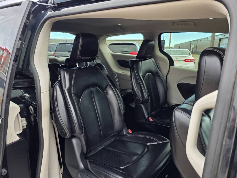 2023 Chrysler Pacifica Plug-In Hybrid Touring L