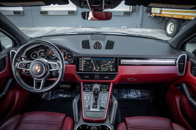 2022 Porsche Cayenne Platinum Edition