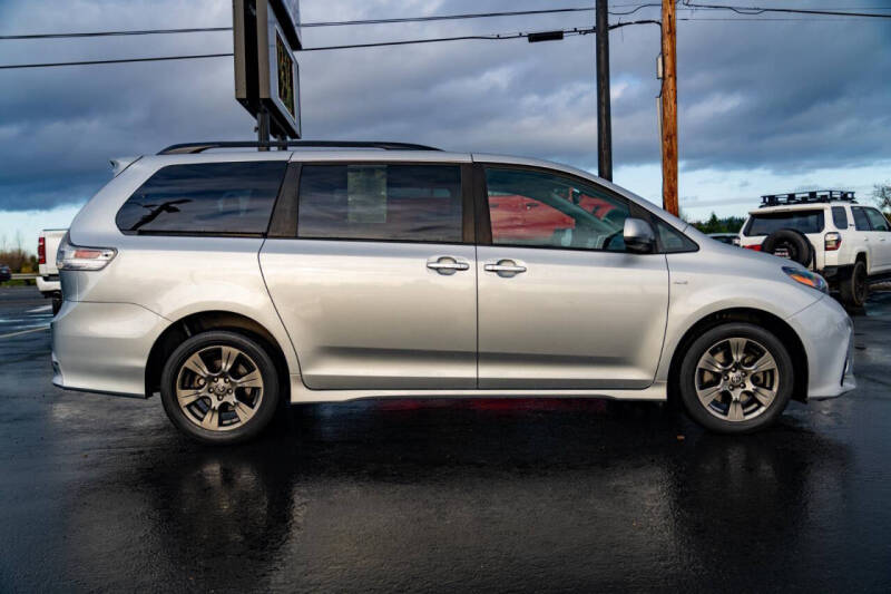 2020 Toyota Sienna SE 7-Passenger