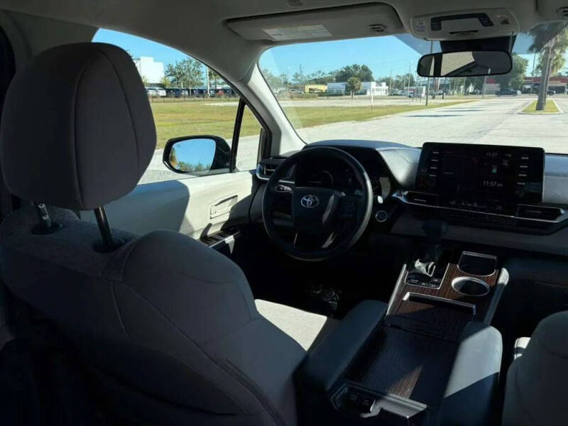 2024 Toyota Sienna LE 8-Passenger