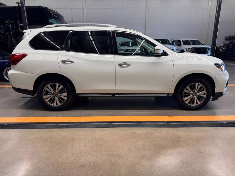 2020 Nissan Pathfinder SV