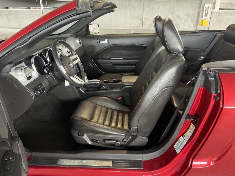 2005 Ford Mustang GT Deluxe