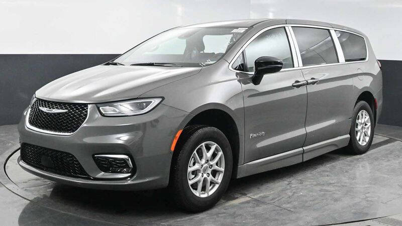 2025 Chrysler Pacifica Select