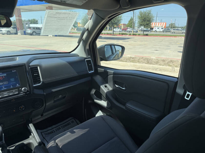 2022 Nissan Frontier SV