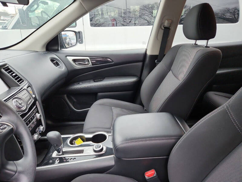 2020 Nissan Pathfinder S