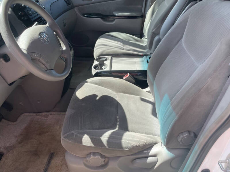 2004 Toyota Sienna CE 7 Passenger