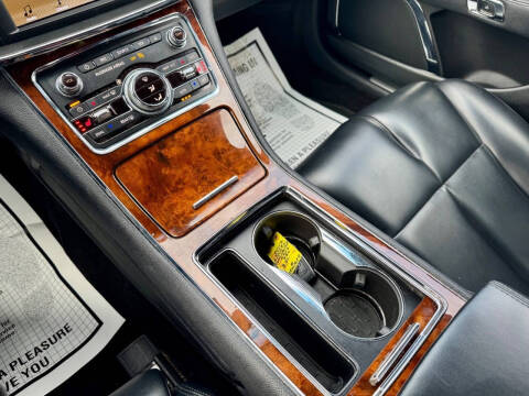 2017 Lincoln Continental Premiere