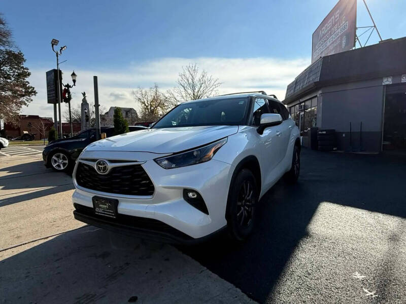 2022 Toyota Highlander LE