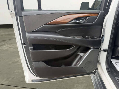 2017 Cadillac Escalade ESV Luxury