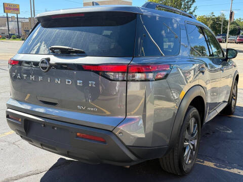 2022 Nissan Pathfinder SV