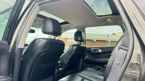 2017 Nissan Pathfinder SL