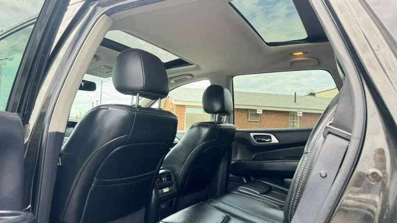 2017 Nissan Pathfinder SL
