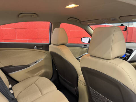 2012 Hyundai Accent GLS