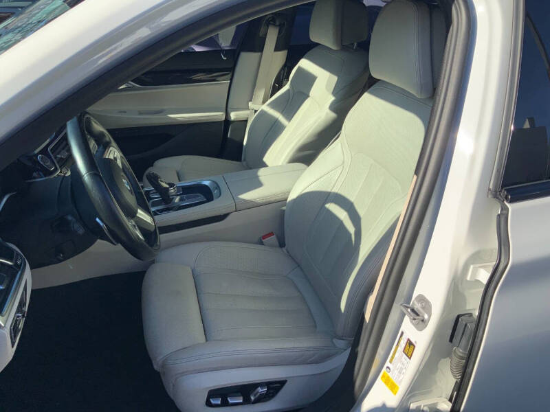 2022 BMW 7 Series 740i