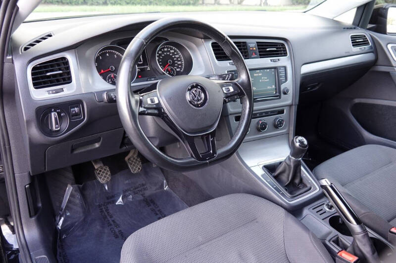 2016 Volkswagen Golf TSI S