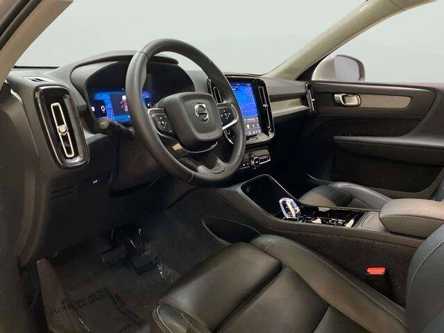 2025 Volvo XC40 B5 Plus Bright Theme