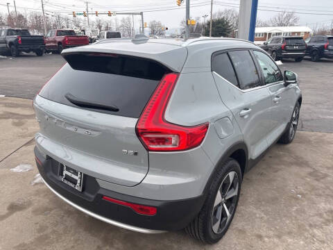 2025 Volvo XC40 B5 Plus Bright Theme