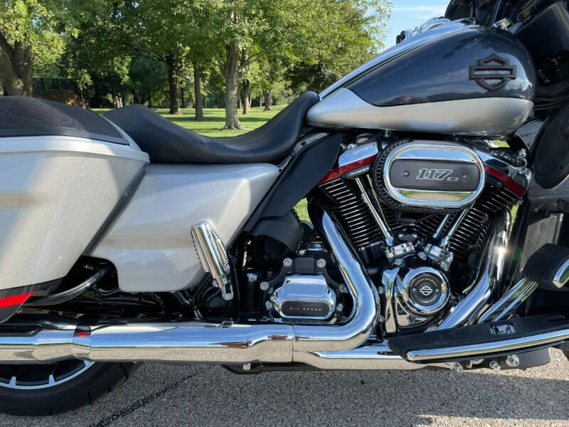 2019 Harley-Davidson CVO Street Glide (FLHXSE)