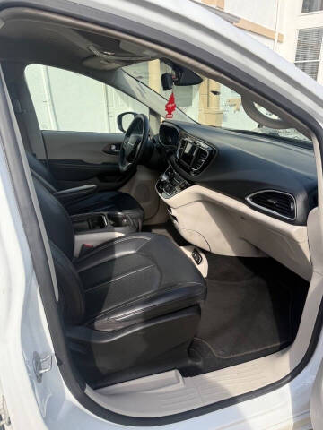 2020 Chrysler Voyager LXi