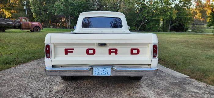1965 Ford F-100