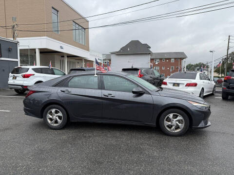 2022 Hyundai Elantra SE