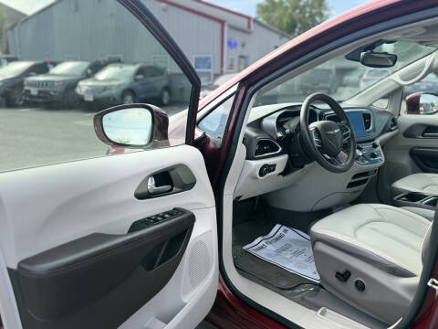 2017 Chrysler Pacifica Touring-L