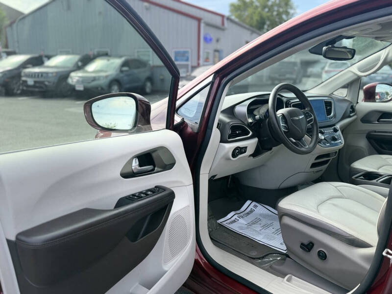 2017 Chrysler Pacifica Touring-L
