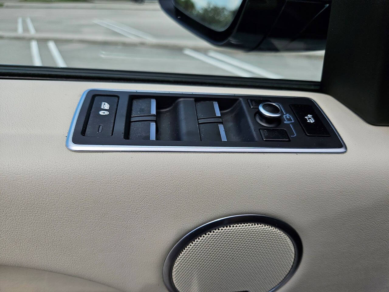 2014 Land Rover Range Rover 26