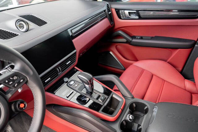 2023 Porsche Cayenne 16