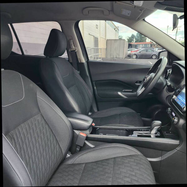 2022 Nissan Kicks SV