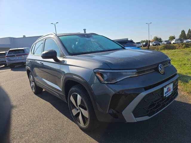 2025 Volkswagen Taos S's photo