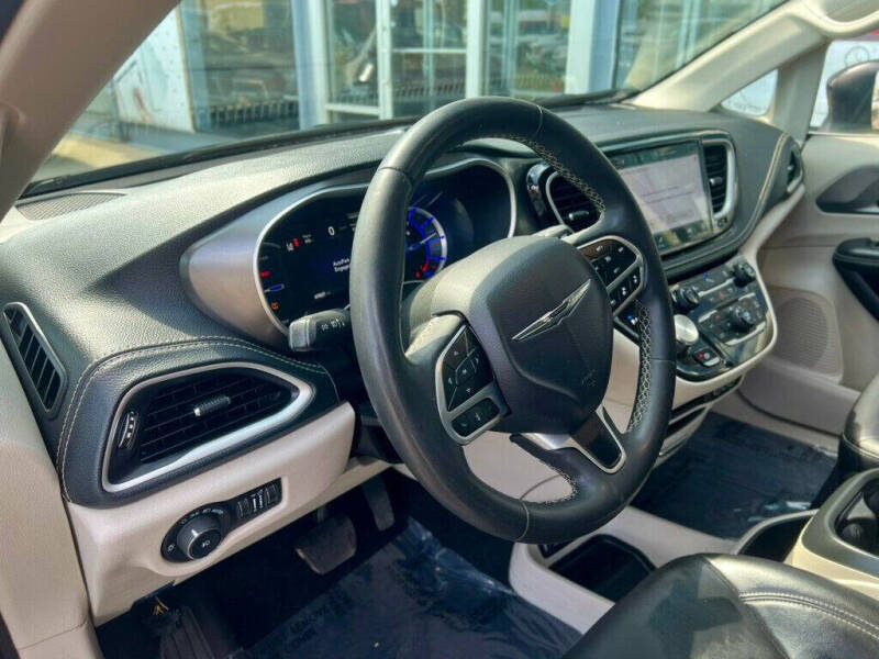 2023 Chrysler Pacifica Plug-In Hybrid Touring L