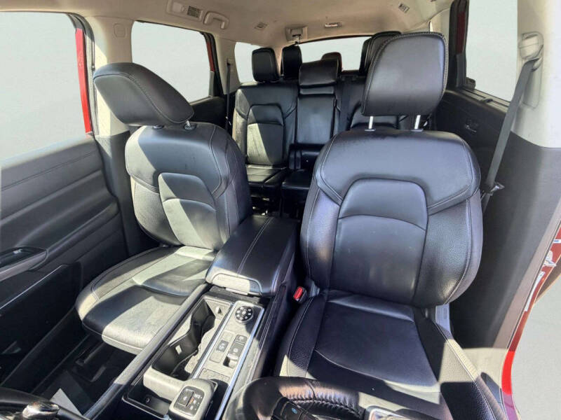 2022 Nissan Pathfinder SL