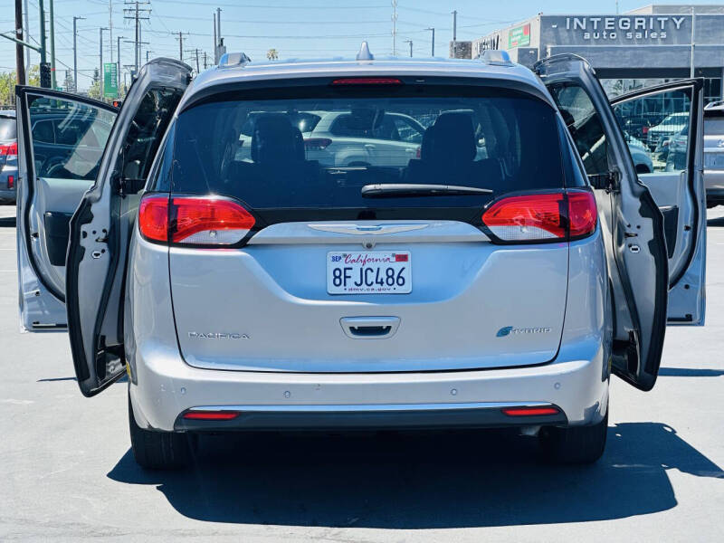 2018 Chrysler Pacifica Hybrid Limited
