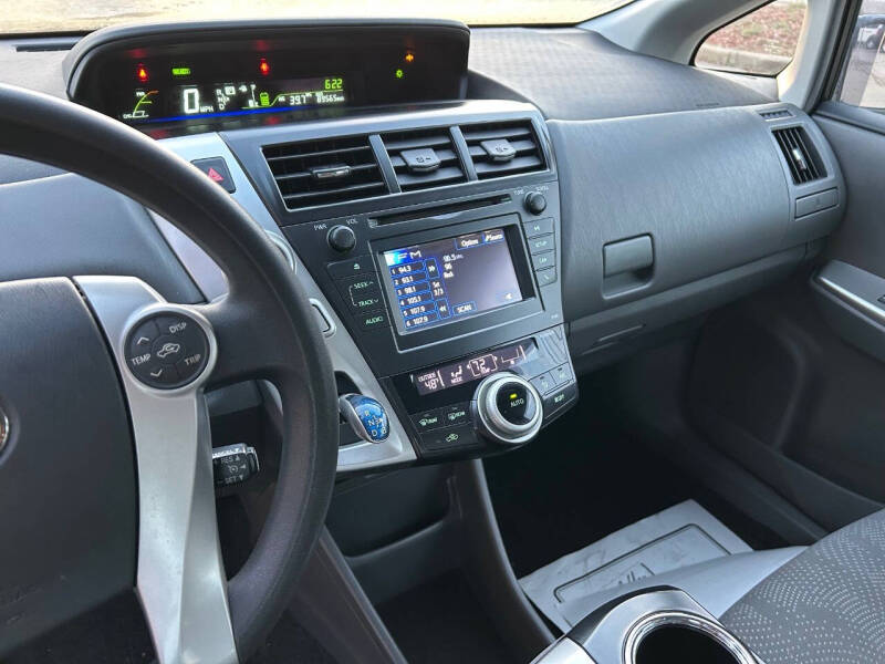 2014 Toyota Prius v Five
