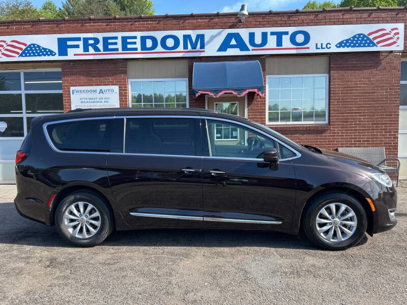 2017 Chrysler Pacifica Touring-L