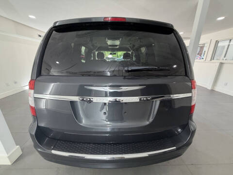 2012 Chrysler Town and Country Touring