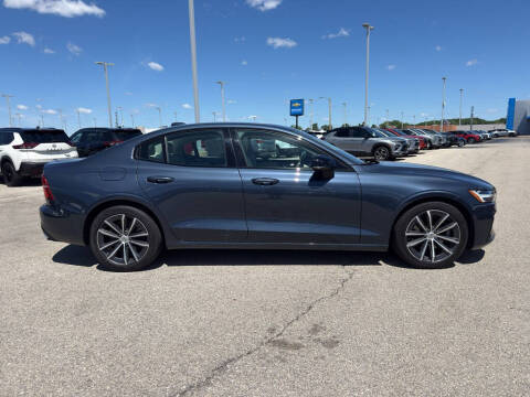 2022 Volvo S60 B5 Momentum