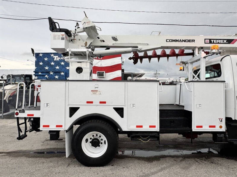 2017 Freightliner M2 106