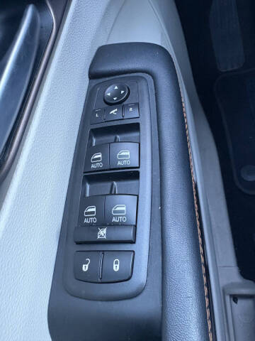 2017 Chrysler Pacifica Touring-L