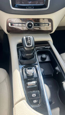 2016 Volvo XC90 T6 Momentum