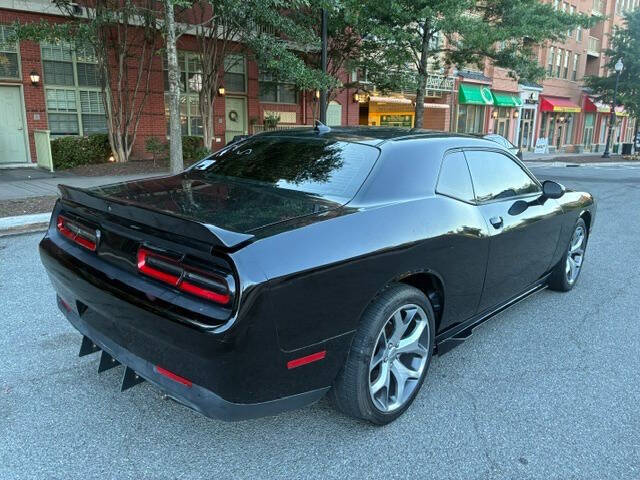 2016 Dodge Challenger SXT Plus
