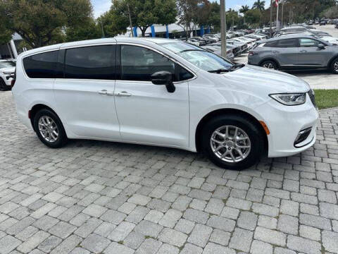 2024 Chrysler Pacifica Touring