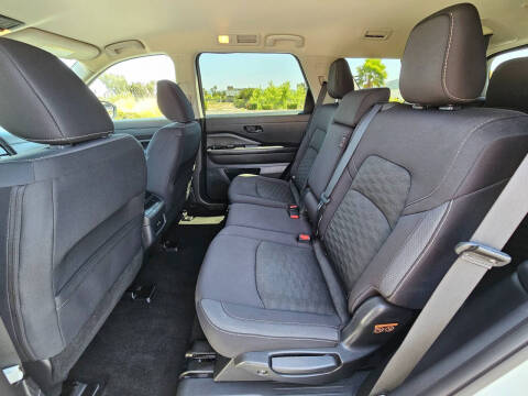 2024 Nissan Pathfinder SV