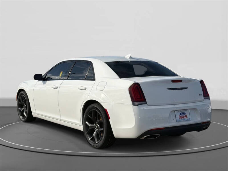 2022 Chrysler 300 Touring